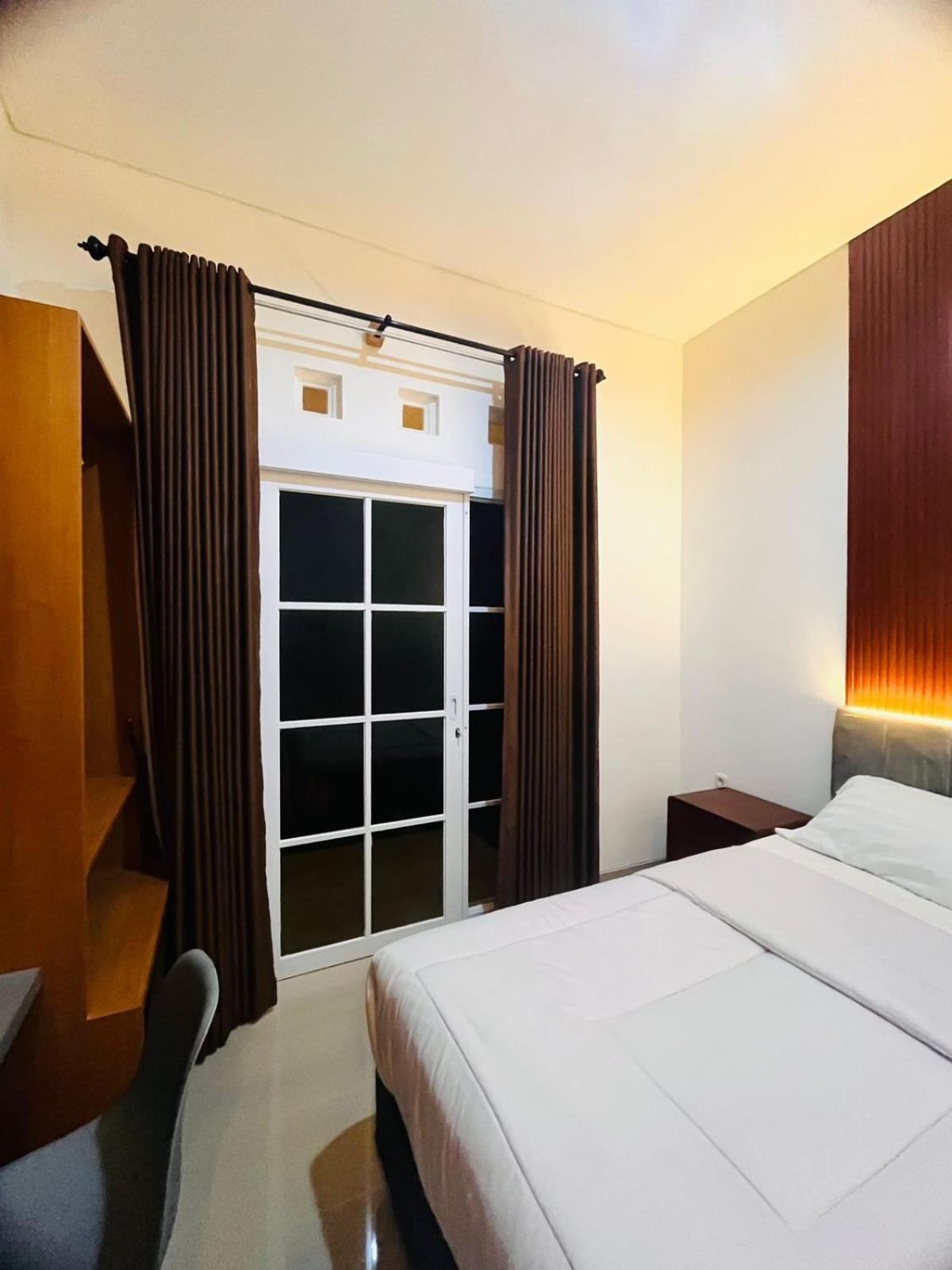 House Of Bedjo Powered By Cocotel Yogyakarta Exterior foto
